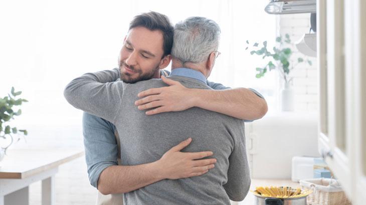 Rüyada Kucaklamak Ne Demek? Tanımadığın İnsanları Kucakladığını Görmek