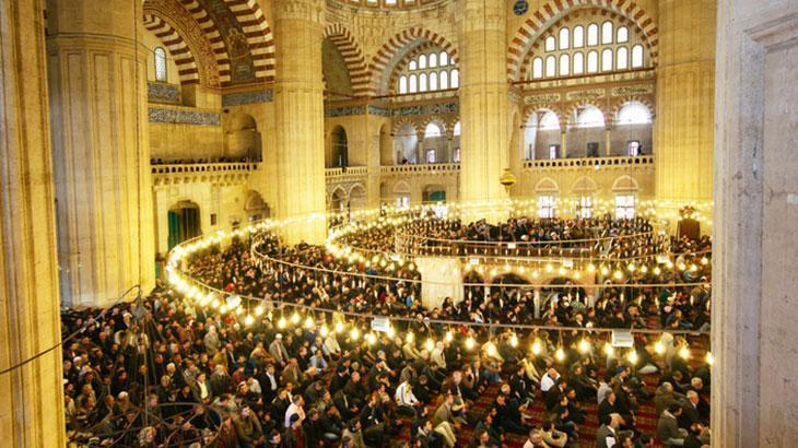 Rüyada Teravih Görmek Ne Demek? Teravih Namazı Kılmaya Gittiğini Görmek