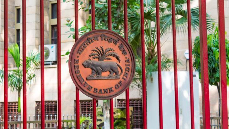 Hindistan büyüme beklentisini düşürdü