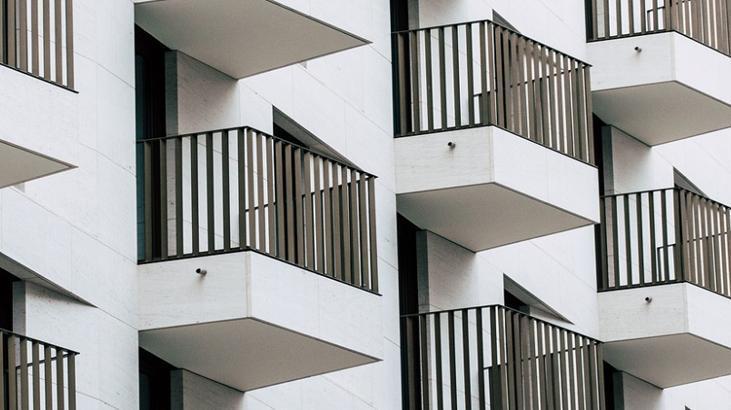 Rüyada Balkon Yıkamak Ne Anlama Gelir? Ne Demek, Neye Yorumlanır?