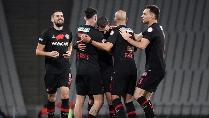 Fatih Karagümrük evinde 3 golle kazandı! İstanbulspor mağlup