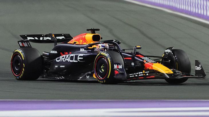Suudi Arabistan'da kazanan Max Verstappen
