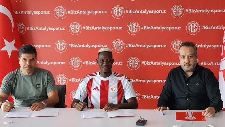 Antalyaspor, Moussa Djenepo'ya imza attırdı