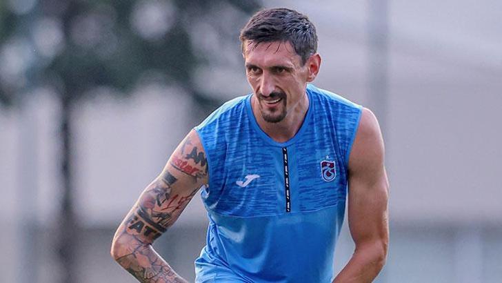 Trabzonspor'da Stefan Savic sahaya indi!
