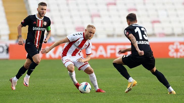 Sivasspor - Gaziantep FK: 3-2 | Golü attı, kırmızı kart gördü