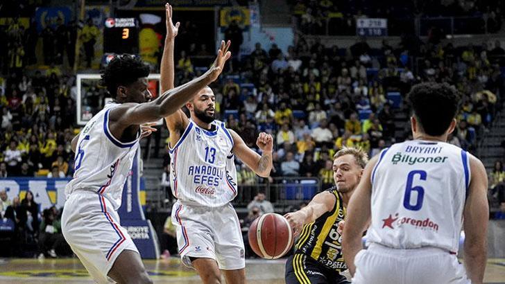 Anadolu Efes - Fenerbahçe Beko maçından kareler