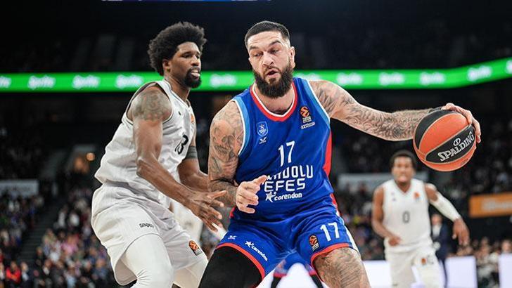 Anadolu Efes - Paris Basket maçından kareler