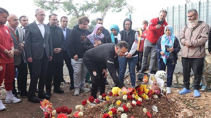 Galatasaray'dan kazada hayatını kaybeden Yiğit Kurt'un mezarına ziyaret!