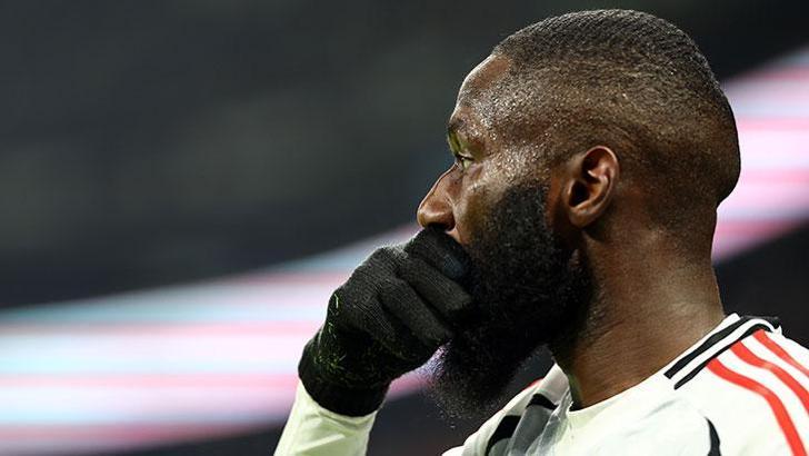 Beşiktaş yönetimine istifa tepkisi! Masuaku'ya ıslık