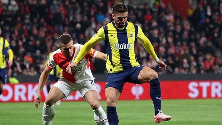 Slavia Prag galibiyeti sonrası Fenerbahçeli yıldıza 'profesör' benzetmesi