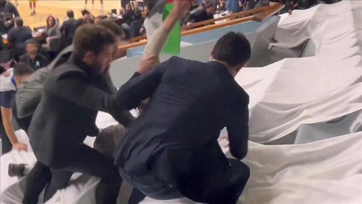 Fransa'da İsrailli taraftarlardan çirkin saldırı! Filistin bayraklı genci darbettiler