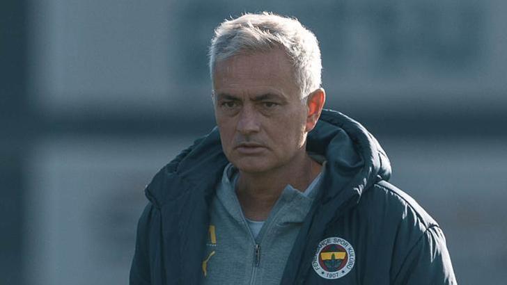 Fenerbahçe'de Jose Mourinho'dan zorunlu rotasyon! Samet Akaydin kararı