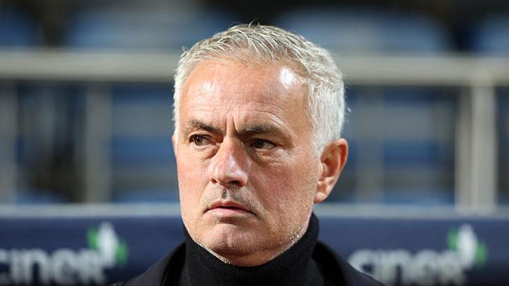 Fenerbahçe'de Jose Mourinho ameliyat olmak için bugün İstanbul'dan ayrılacak