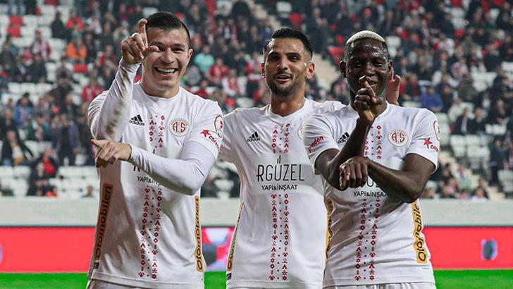 Antalyaspor, kupada Kocaelispor'u 3 golle geçti!