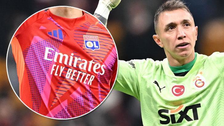 Galatasaray'da Muslera'nın yerine sürpriz kaleci! Menajeri İstanbul'a geldi