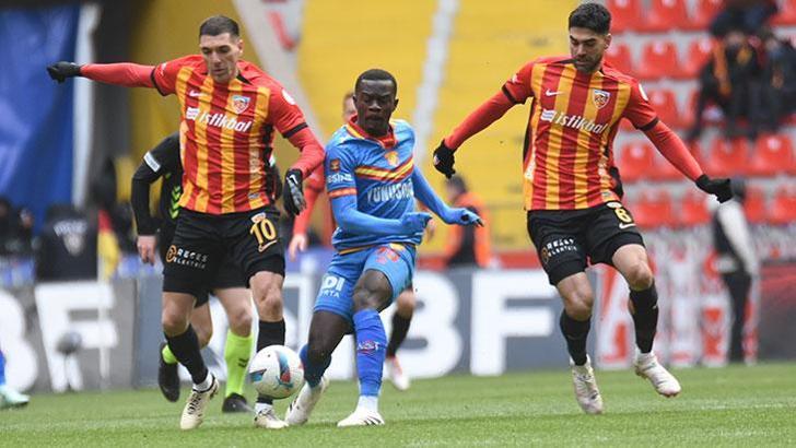 Kayserispor 3 puanı aldı! Göztepe'nin galibiyet hasreti 4 maça çıktı