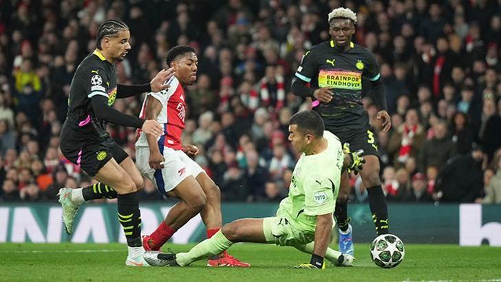 Arsenal - PSV Eindhoven maçından kareler