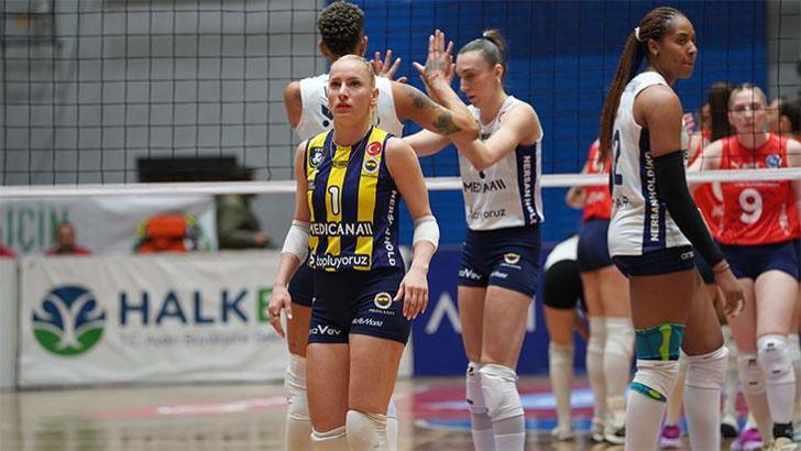 Fenerbahçe set vermedi! Normal sezonu lider tamamladı