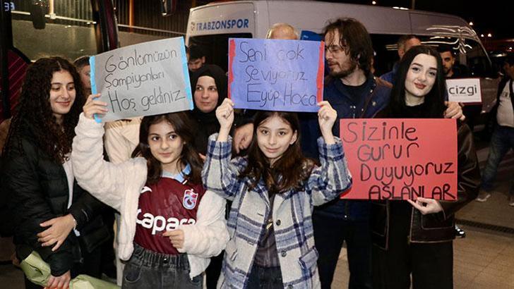 Avrupa ikincisi Trabzonspor U19'a coşkulu karşılama