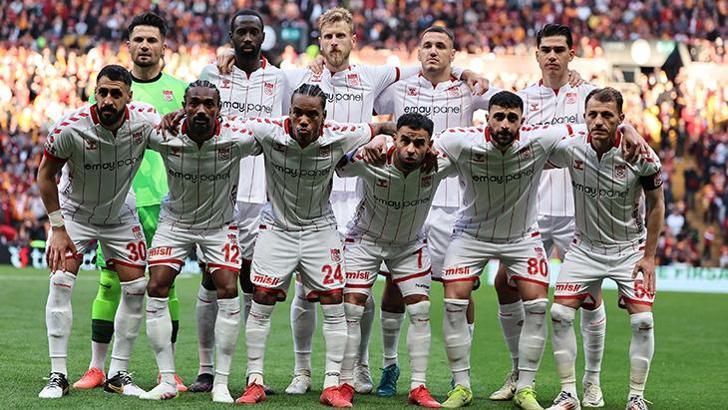 Sivasspor'da Rey Manaj'dan 12. gol sevinci!