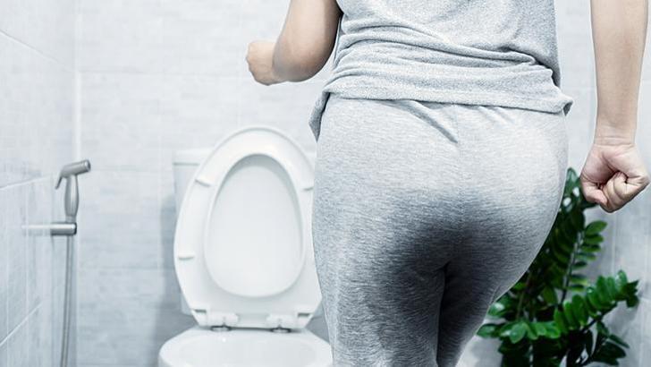 Aşırı aktif mesane kadınları tehdit ediyor! Ani idrar yapma isteği en tipik belirtisi