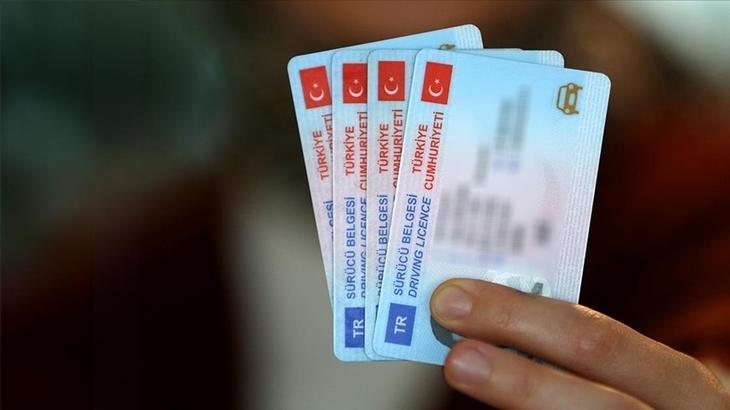 Ehliyet yenileme ne zaman sona eriyor? 2025 eski sürücü belgesi ehliyet yenileme ücreti ne kadar, evraklar neler?