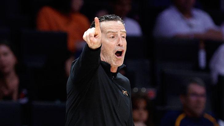 NBA'de sezonun başantrenörü ödülünün sahibi Kenny Atkinson!