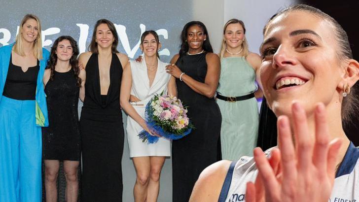 Fenerbahçe'nin yeni transferi Alessia Orro'ya Milano'dan jest!