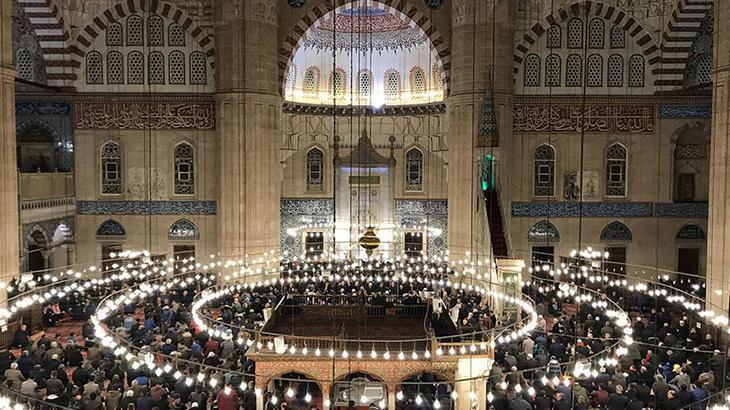 BUGÜN CUMA NAMAZI SAAT KAÇTA KILINACAK? İstanbul, Ankara ve İzmir Cuma namazı vakti 9 Mayıs 2025 Cuma namazı kaçta başlayacak? Cuma kaçta okunacak ve ne zaman bitecek? Diyanet ile namaz vakitleri