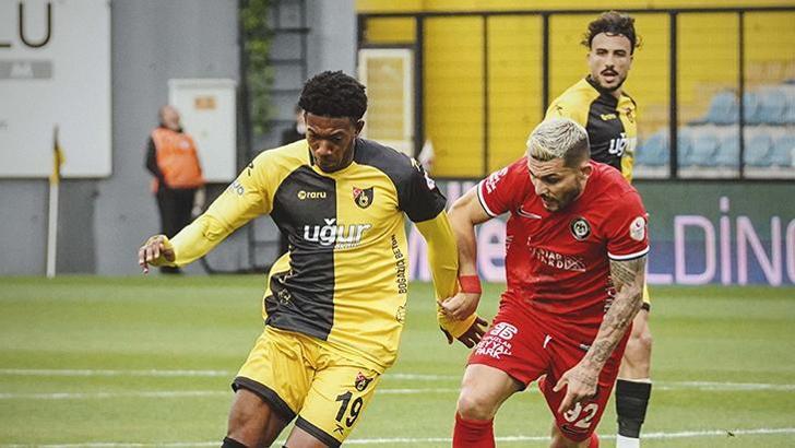 İstanbulspor - Çorum FK maçından kareler