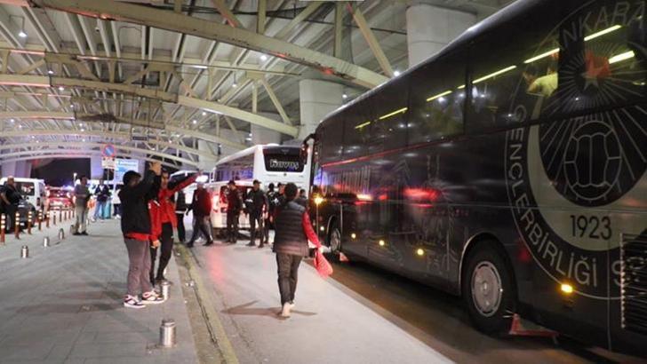 Süper Lig'e yükselen Gençlerbirliği'ne havaalanında karşılama!