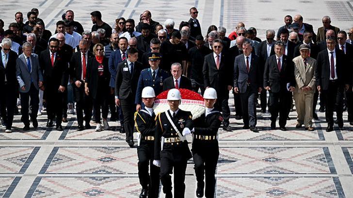 Gençlerbirliği'nden Anıtkabir ve İlhan Cavcav'ın mezarına ziyaret!