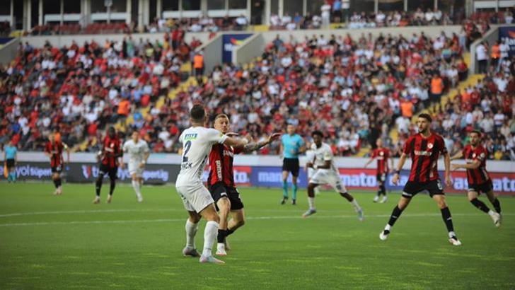 Gaziantep FK - Kasımpaşa maçından kareler