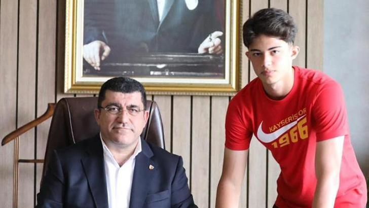 Kayserispor'da Kayra Cihan'dan profesyonel imza!