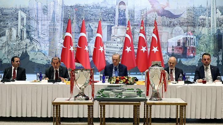 Cumhurbaşkanı Erdoğan şampiyon Galatasaray'ı kabul etti