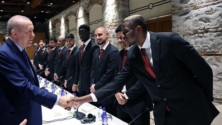 Cumhurbaşkanı Erdoğan şampiyon Galatasaray'ı kabul etti