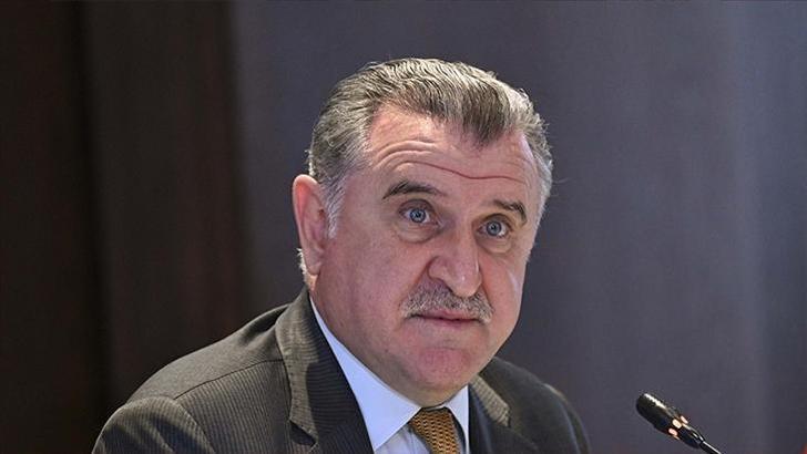 Bakan Bak, Süper Lig'e yükselen Fatih Karagümrük'ü tebrik etti