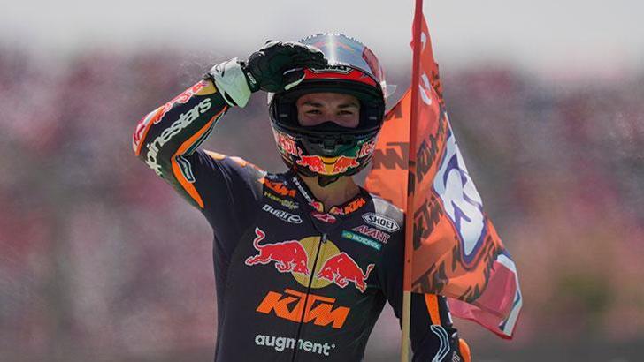 Moto2'de Deniz Öncü'den tarihi zafer! Bir ilki başardı