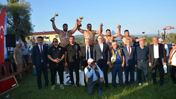 Tokat'ta Şehit Tümgeneral Aydoğan Aydın Karakucak Güreşleri!