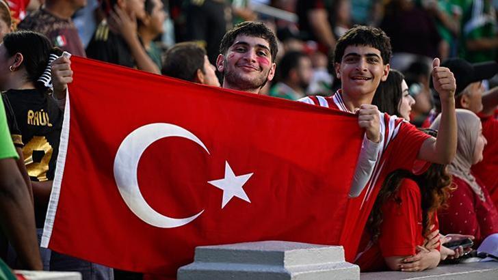 Türk taraftarlar, Meksika maçında tribünde!