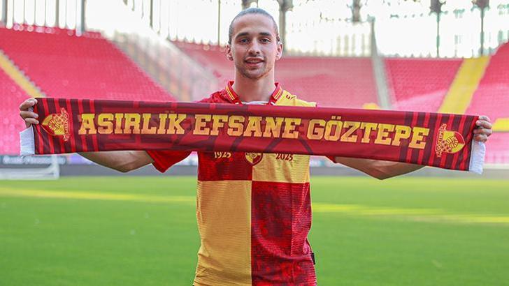 Arda Okan Kurtulan'ın imza töreninden kareler