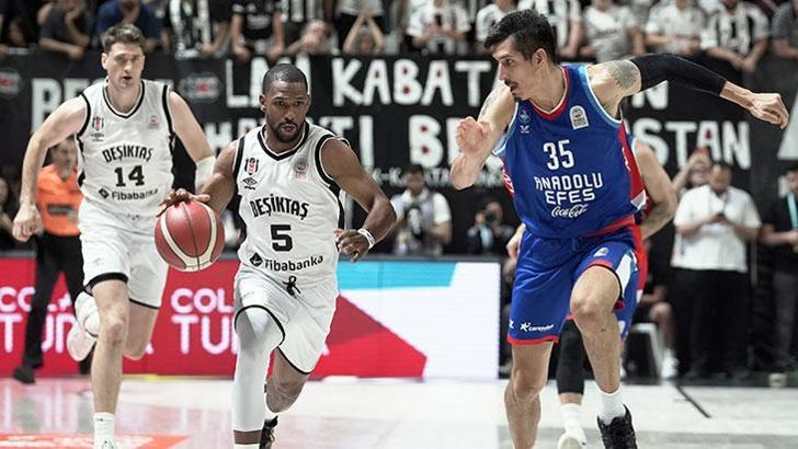 Beşiktaş Fibabanka - Anadolu Efes maçından kareler