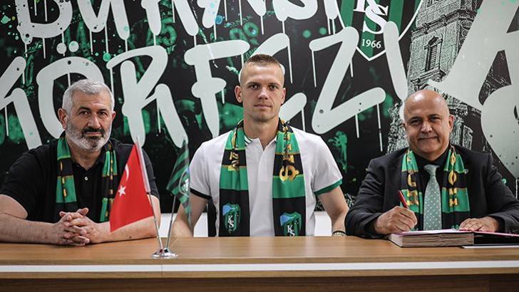 Aleksandar Jovanovic'in imza töreninden kareler