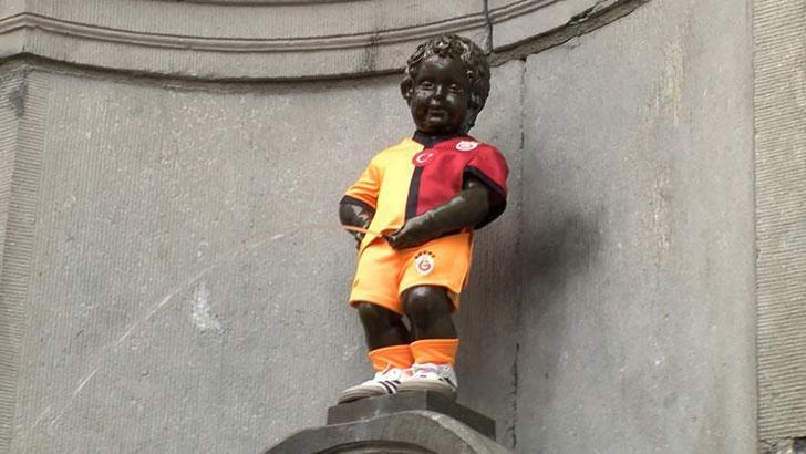 Belçika’nın simgelerinden Manneken Pis heykeli, Galatasaray formasını giydi