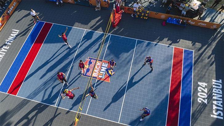 Red Bull Back Line ile sokak voleybolunun kuralları yeniden yazılıyor