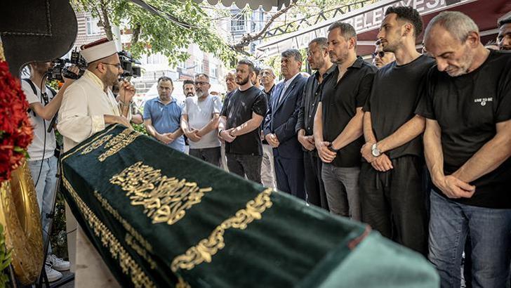 Beşiktaş antrenörü Serdar Topraktepe'nin ağabeyi Ayhan Topraktepe son yolculuğuna uğurlandı