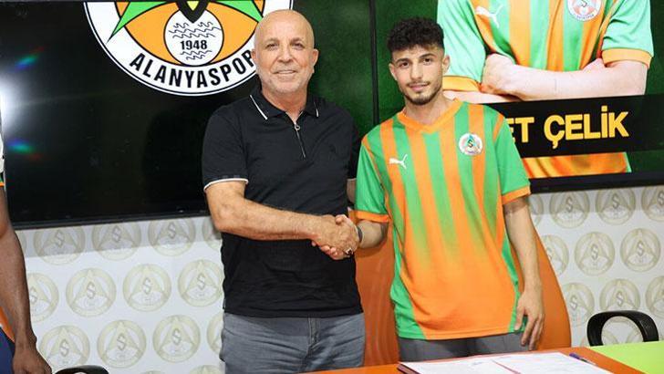 İzzet Çelik'in imza töreninden kareler