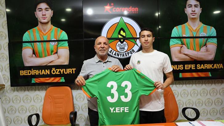 Yusuf Efe Sarıkaya'nın imza töreninden kareler