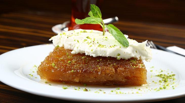 10 dakikada hazır kaymaklı ekmek kadayıfı! Çok pratik, çatkapı misafir için birebir tarif
