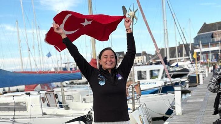 Milli yüzücü Bengisu Avcı, Kuzey Kanalı'nı geçti!